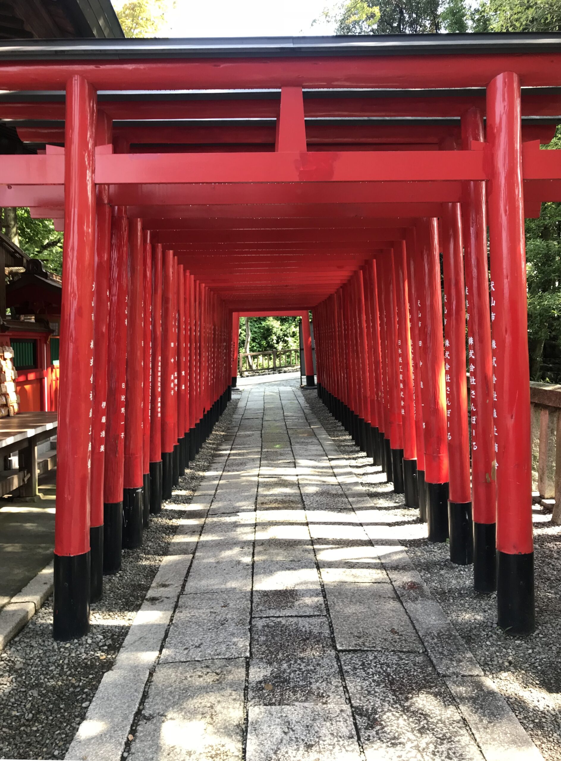 赤い鳥居が目印 三光稲荷神社 金沢 富山発 東京ディズニーランド 直通 高速バス 夜行バスなら みどりのバス丸一観光